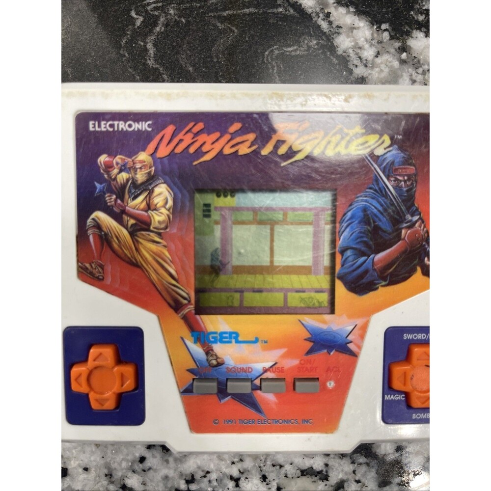 Tiger Electronics Ninja Fighter Handheld LCD Electronic Game 1991 Tested Working